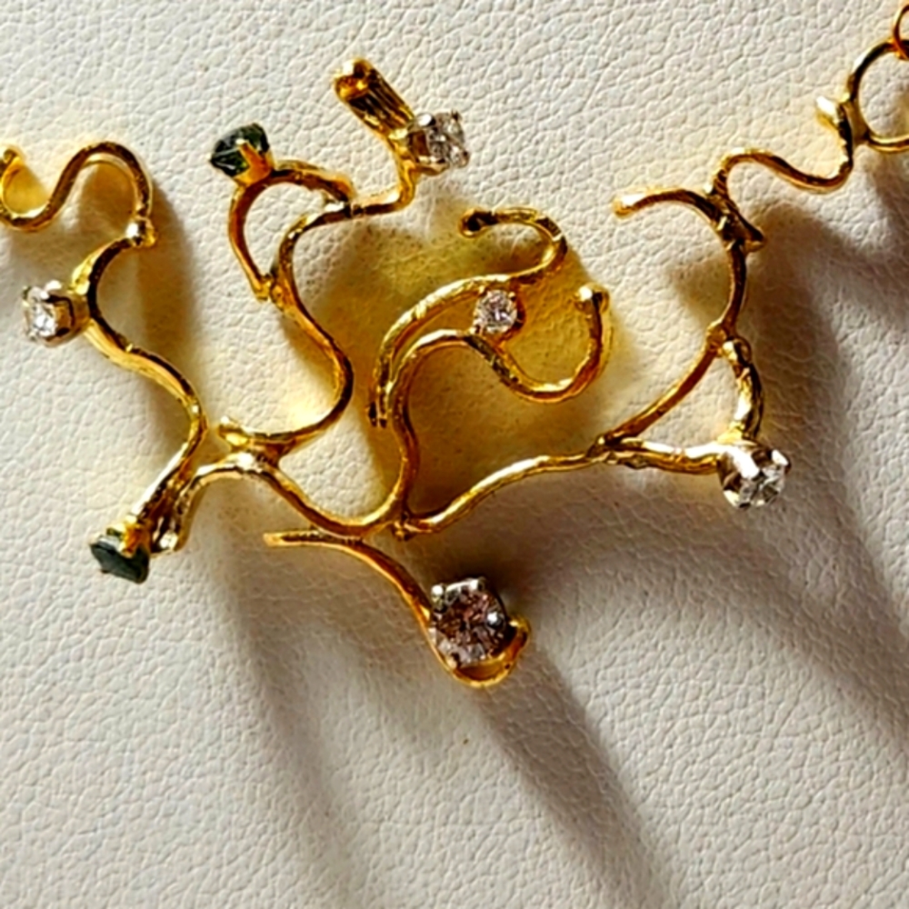 Solid 18k Gold Necklace, Natural Diamonds and Green Demantoid Garnets.